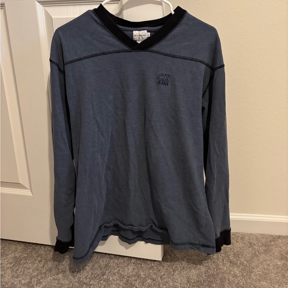 Y2K Calvin Klein navy long sleeve pullover
Large-23 inch bust and 26 inch length
